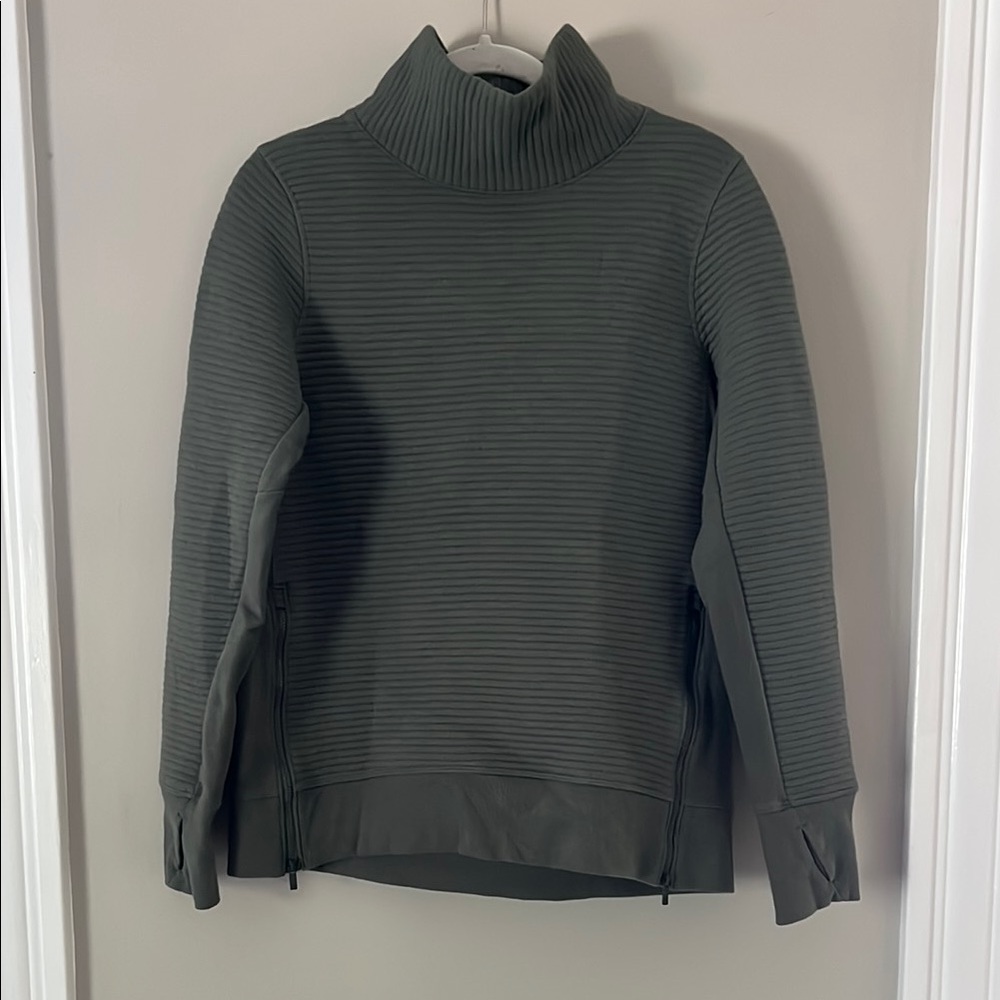 All in Motion Green Turtleneck Sweatshirt Small